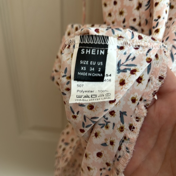 Floral sundress with adjustable tie shoulder straps - Picture 3 of 3